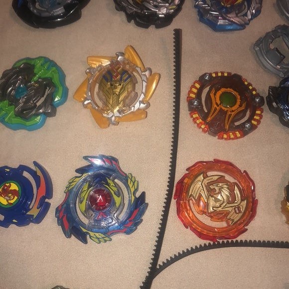 Hasbro BEYBLADE Lot - Picture 9 of 11
